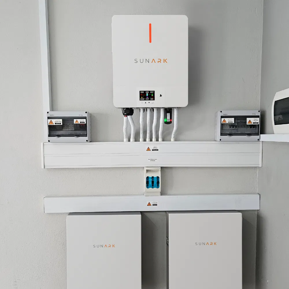 Inversor Solar Inteligente Sunark de Baja Frecuencia 3600W 5000W 6.2kw Inversor Híbrido Solar Fuera de la Red en África