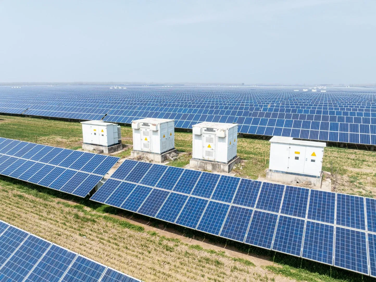 Inversor Solar Híbrido MPPT para Sistemas de Energía Residenciales e Industriales