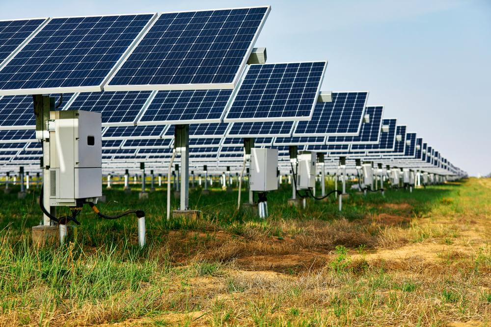 Inversor Solar Híbrido MPPT para Sistemas de Energía Residenciales e Industriales