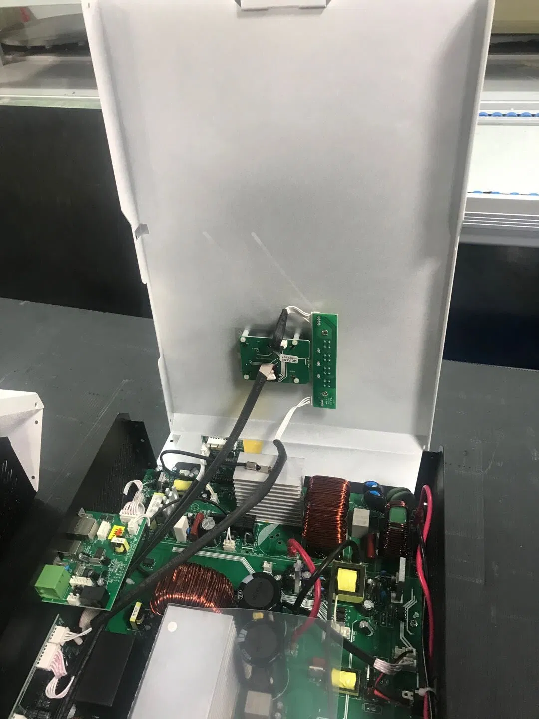 Inversor Solar Híbrido de Alta Tensión 500VDC 3kw/5kw con 80A Controlador de Carga MPPT Compatible con Baterías de Gel, Li-ion&LiFePO4 para Sistema de Energía Solar Fuera de la Red