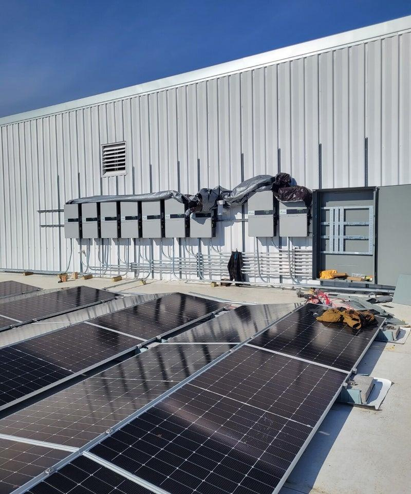Inversor Solar Híbrido MPPT para Sistemas de Energía Residenciales e Industriales