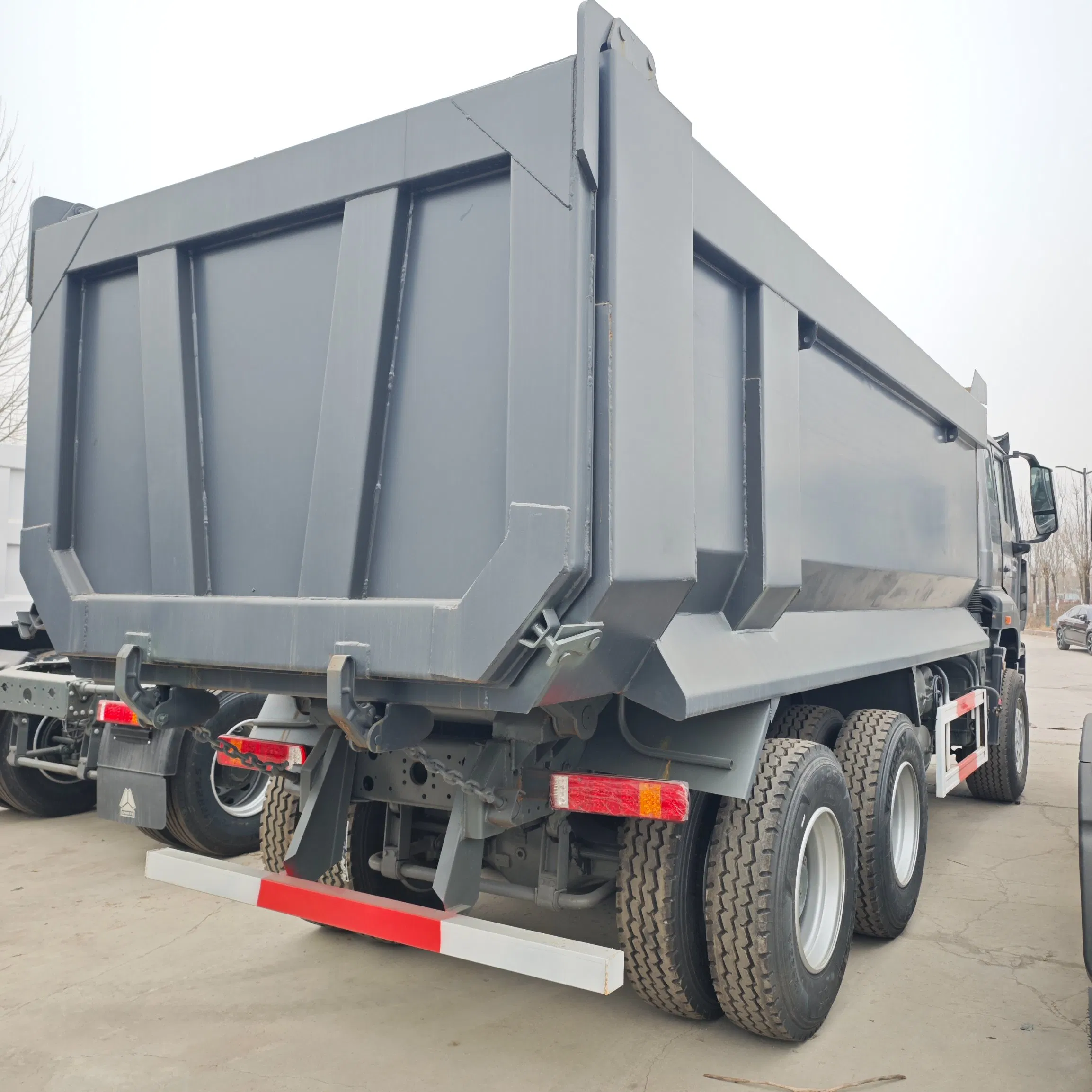 Camión volquete rígido diesel HOWO usado para construcción