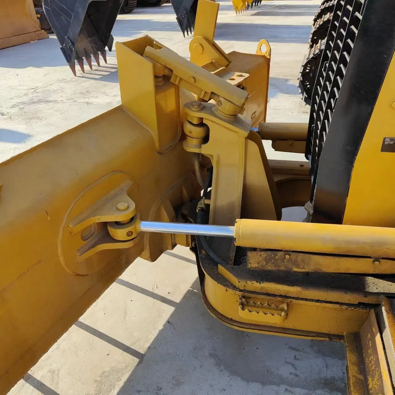 Bulldozer de oruga de segunda mano Cat D5g D5K D5h D5m Bulldozer original usado Caterpillar Tractor Cat D7g D6r D7r D8r D10 D9n Bulldozer pesado usado