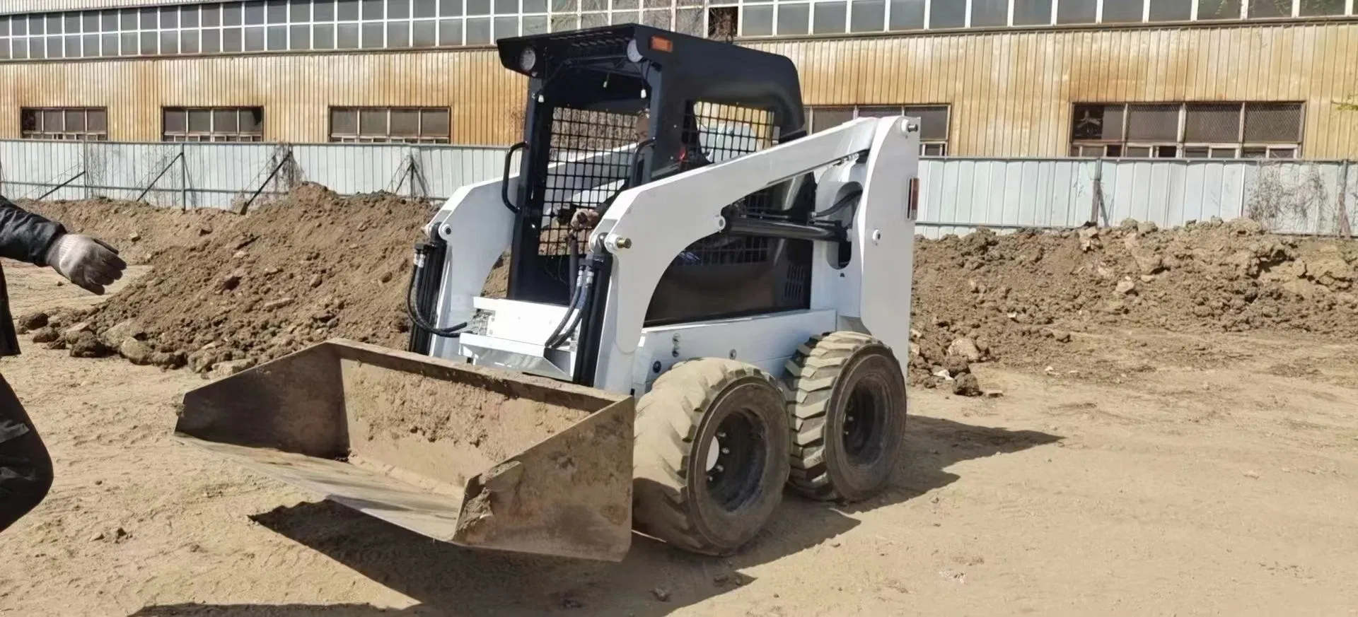 TUV CE Usado 75HP 85HP 500kg 1200kg 700kg Pequeña Cargadora de Orugas de Gasolina Skid Steer Jardín Alta Eficiencia Precio de Fábrica China