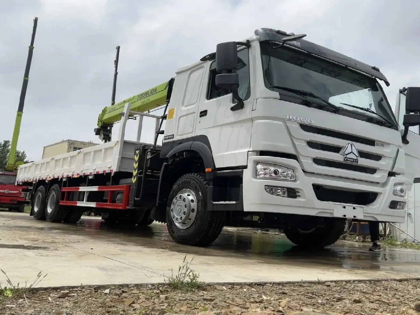 Grúa montada en camión volquete Dongfeng de radio corto 5 toneladas 8 toneladas 10 toneladas