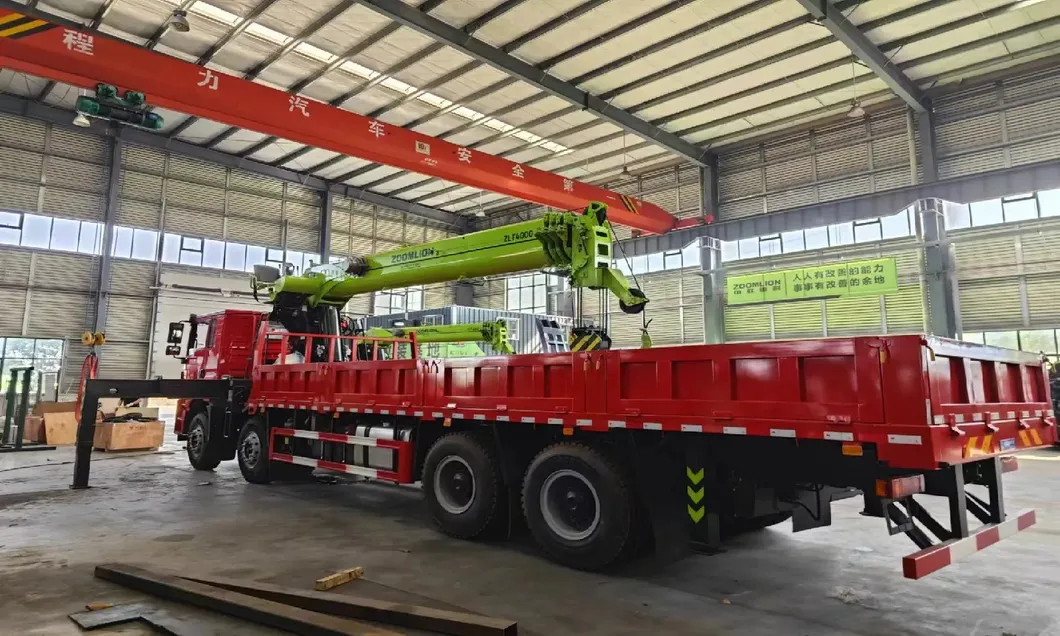 Grúa montada en camión volquete Dongfeng de radio corto
