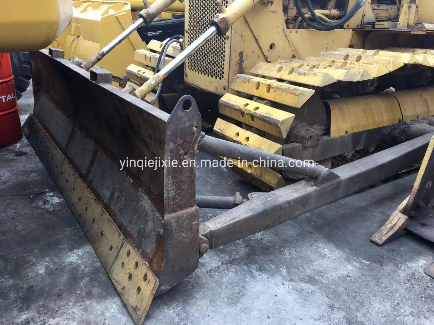 Bulldozer usado con zapato de pista de pantano, Bulldozer Caterpillar D4e usado en venta
