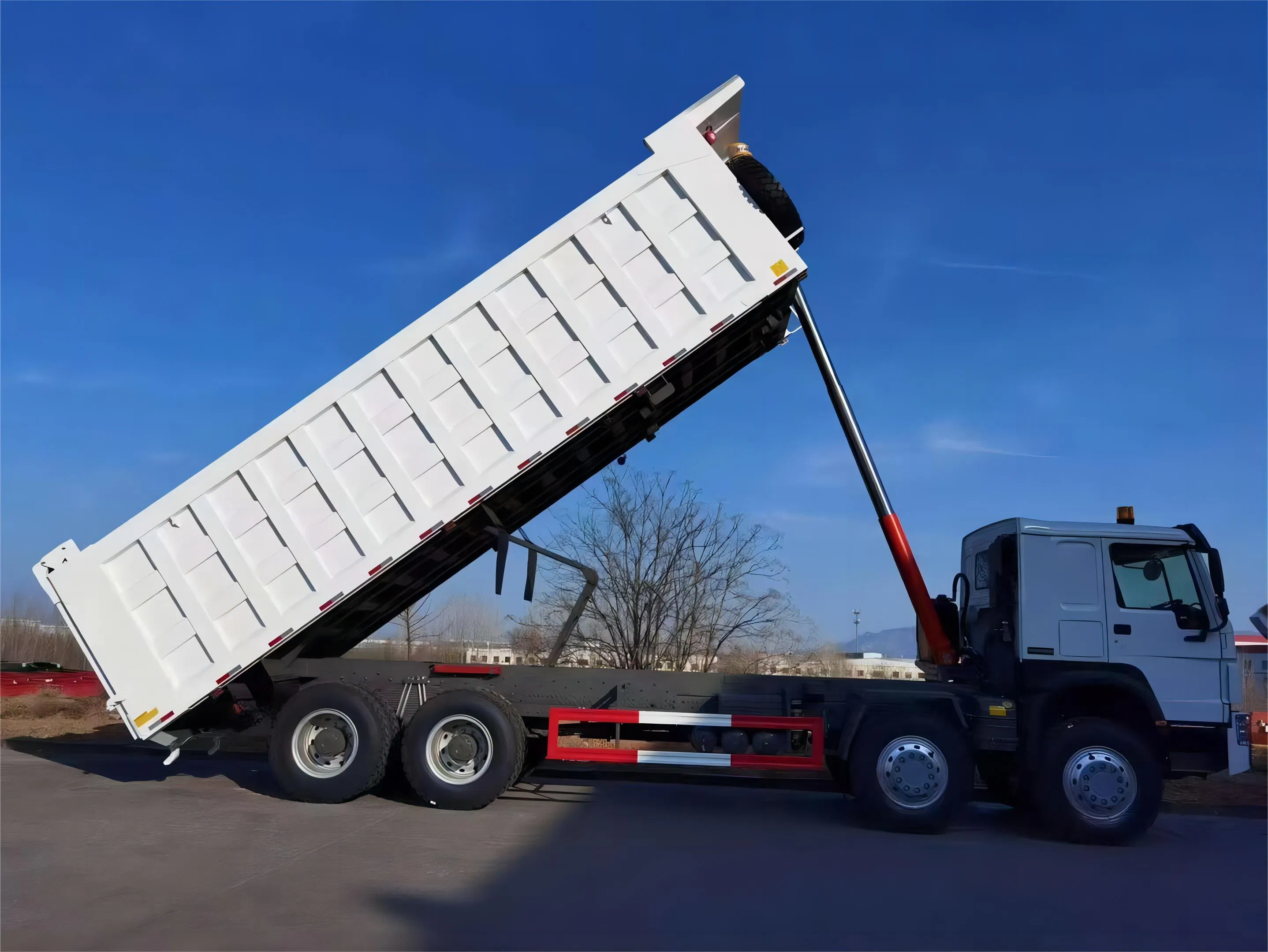 Sinotruk HOWO 30cbm 8X4 Camión volquete nuevo usado en buenas condiciones Camiones de minería chinos Camión volquete articulado 50t Capacidad