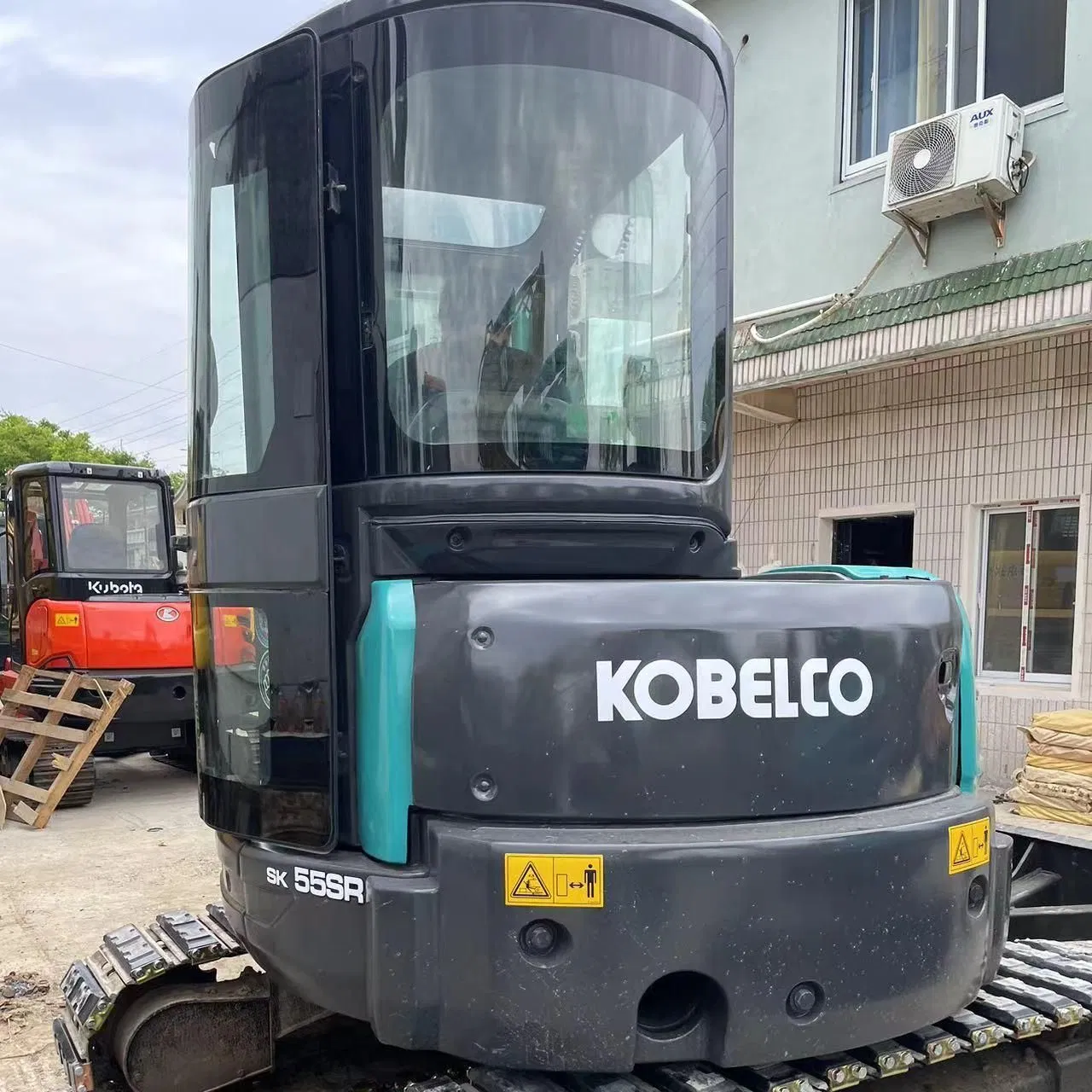 Excavadoras Mini de Cabina Cerrada de Segunda Mano Usadas Kobelco 5 Ton Excavadora Sk55 Sk50sr Sk50sr-3 Sk50sr-5