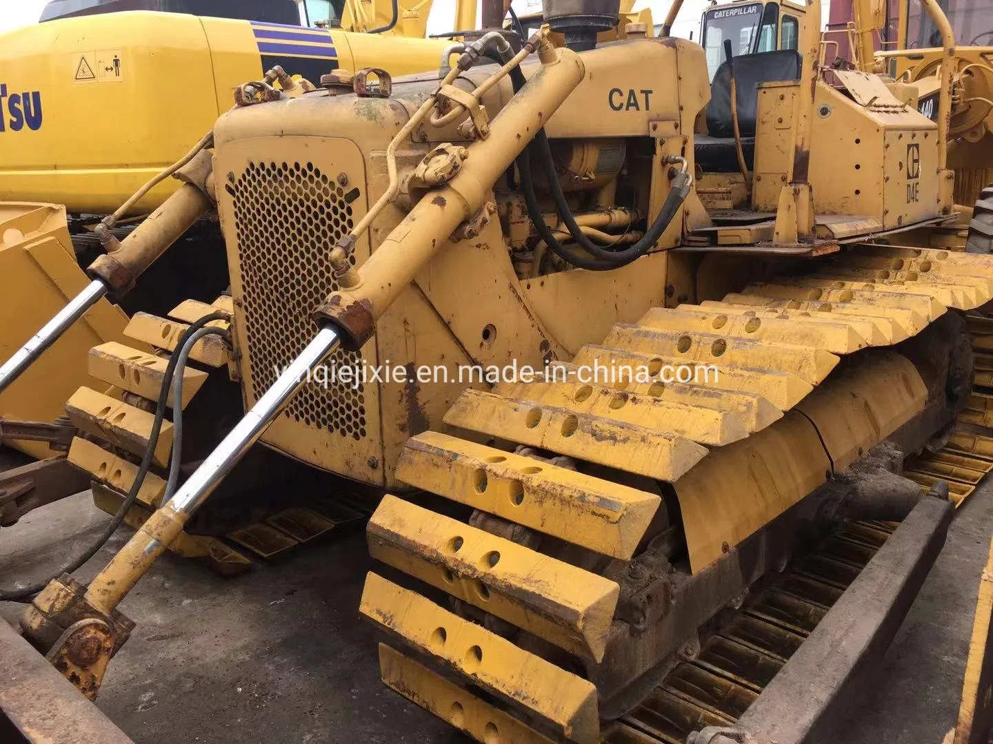 Bulldozer usado con zapato de pista de pantano, Bulldozer Caterpillar D4e usado en venta