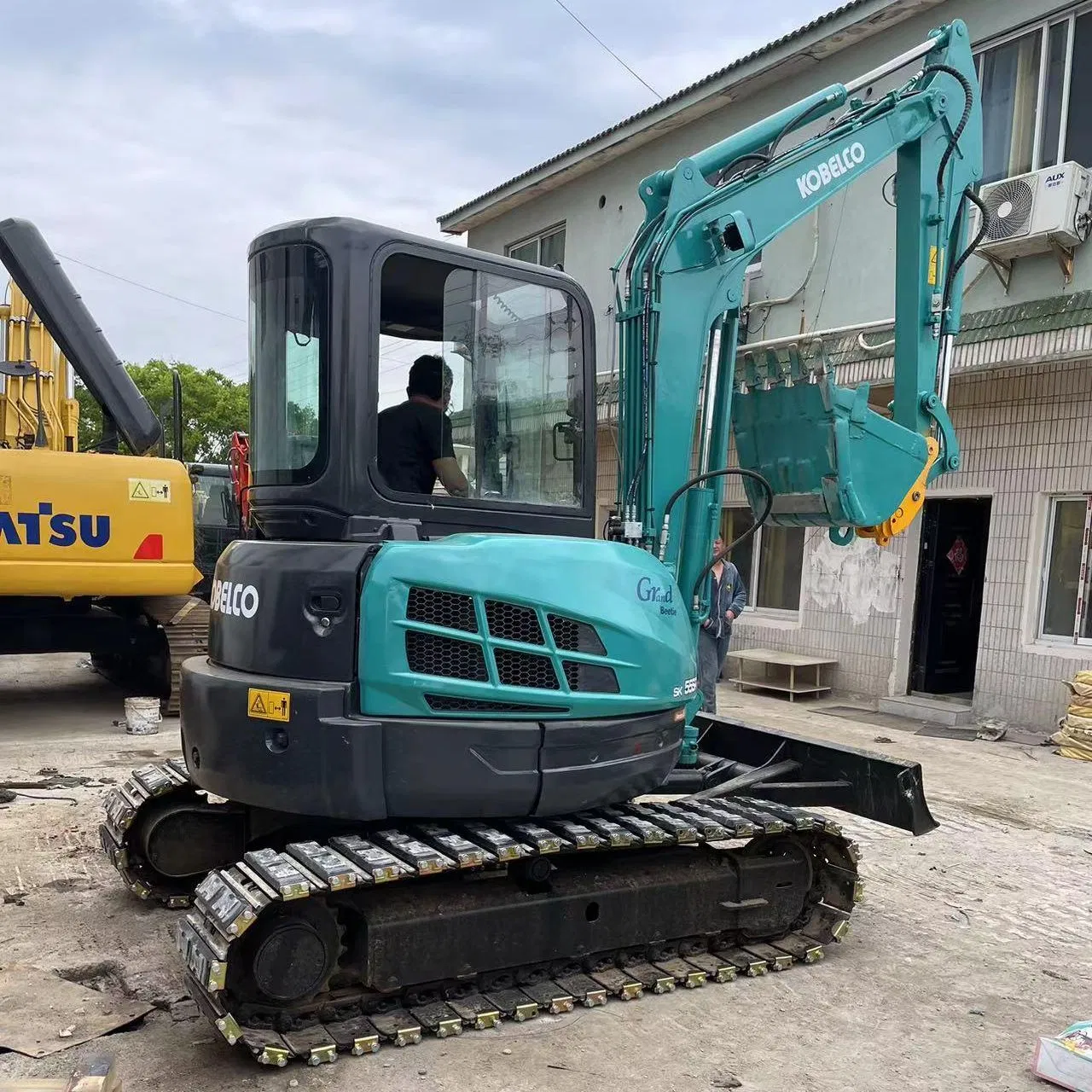 Excavadoras Mini de Cabina Cerrada de Segunda Mano Usadas Kobelco 5 Ton Excavadora Sk55 Sk50sr Sk50sr-3 Sk50sr-5