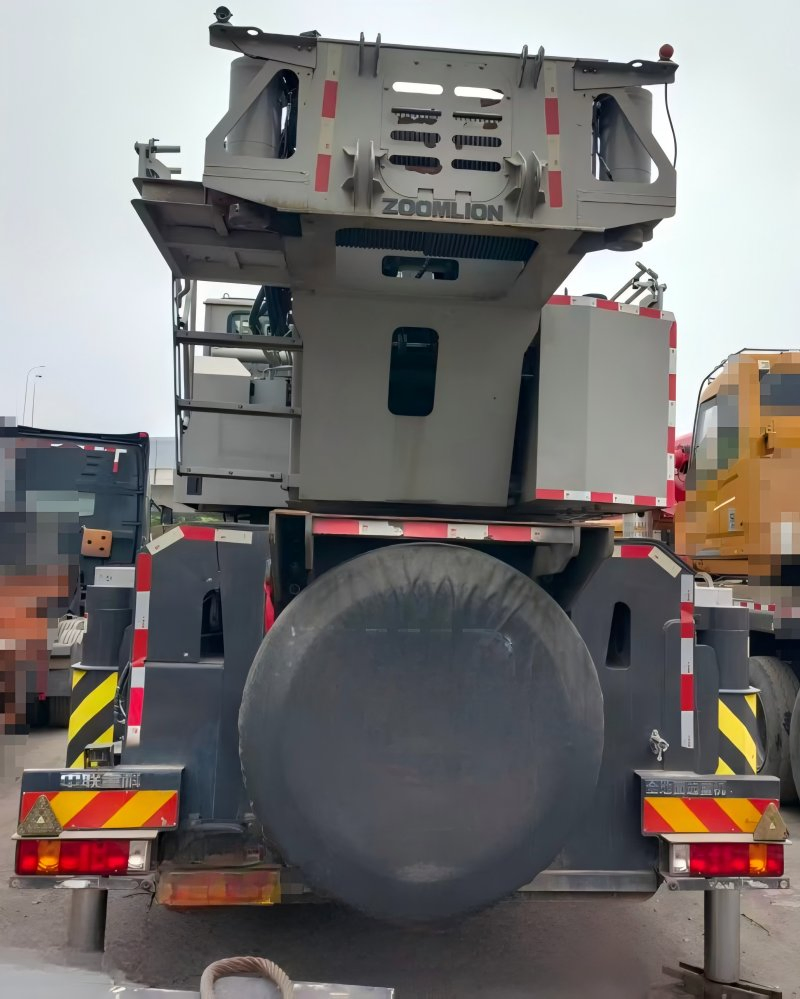 Used 200 Ton All Terrain Crane 2022 Year 1300 Hours Zoomlion Zat2000V863