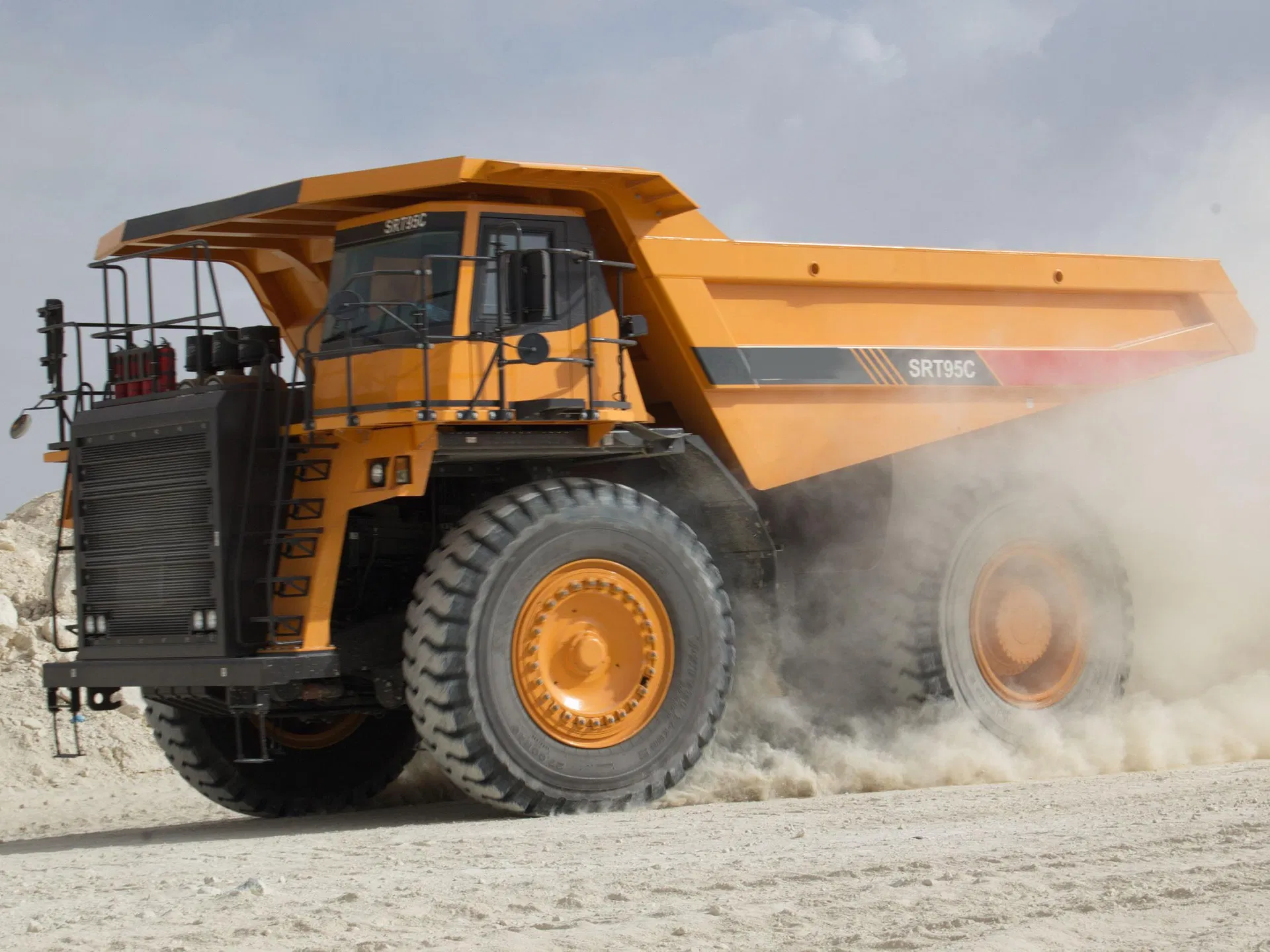 Precio Mayorista 95ton Camión Volquete Rígido para Minería Srt95c en Venta