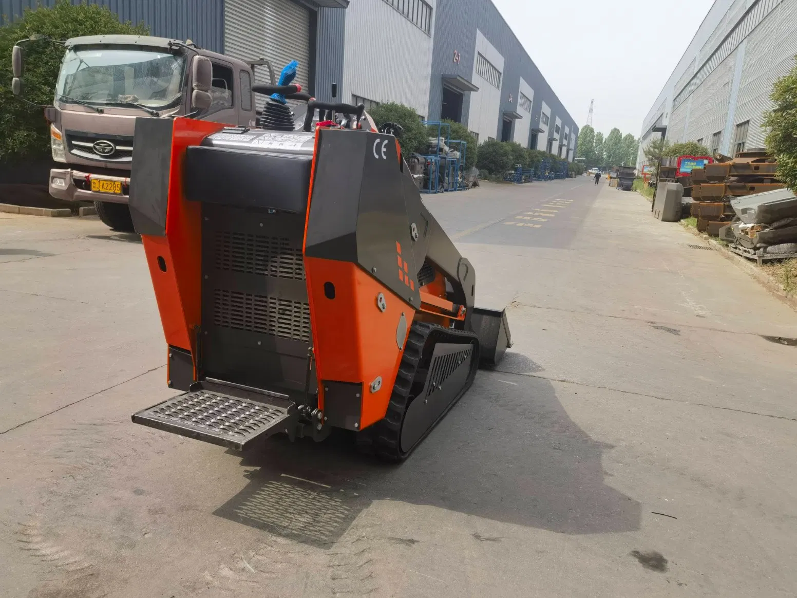 TUV RoHS Usado 50HP 75HP 1000kg 1200kg 700kg Minicargador de Orugas de Goma Cargadora de Gasolina para Granja Piezas Robusta Precio a la Venta
