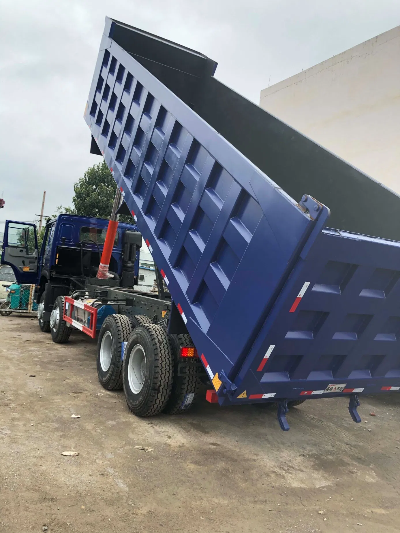 Marca HOWO 30 Ton Camión Volquete Articulado Usado con Carga Hidráulica y Freno de Tambor para Minería 8*4