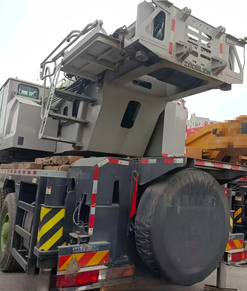 Used 200 Ton All Terrain Crane 2022 Year 1300 Hours Zoomlion Zat2000V863