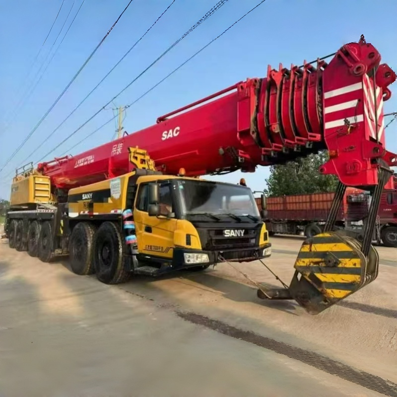 Grúa Hidráulica Todo Terreno de Toneladas Usada 300 96m 8-Section Sistema de Super Elevación del Brazo Principal Elevación Eficiente de Cargas Pesadas