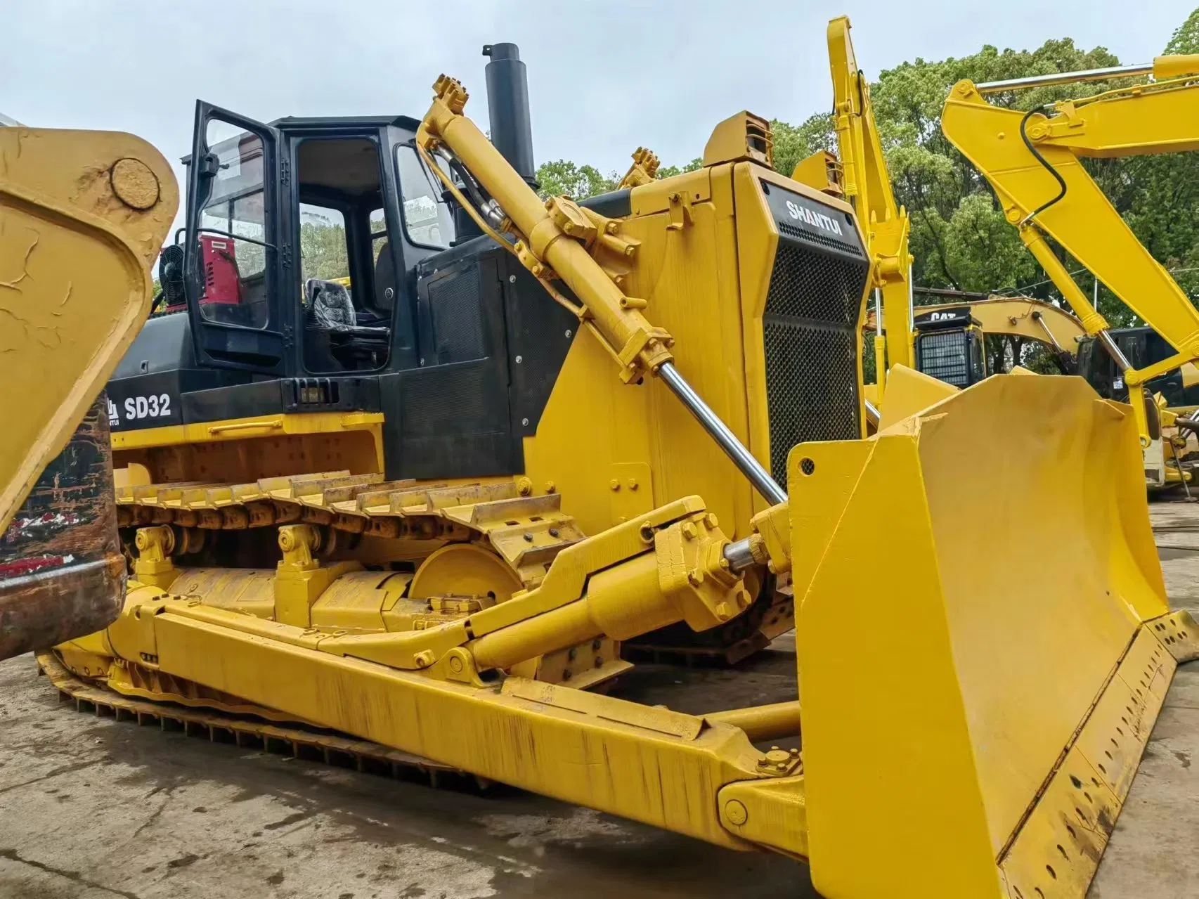 Bulldozer de orugas Shantui usado SD32. Año 2022