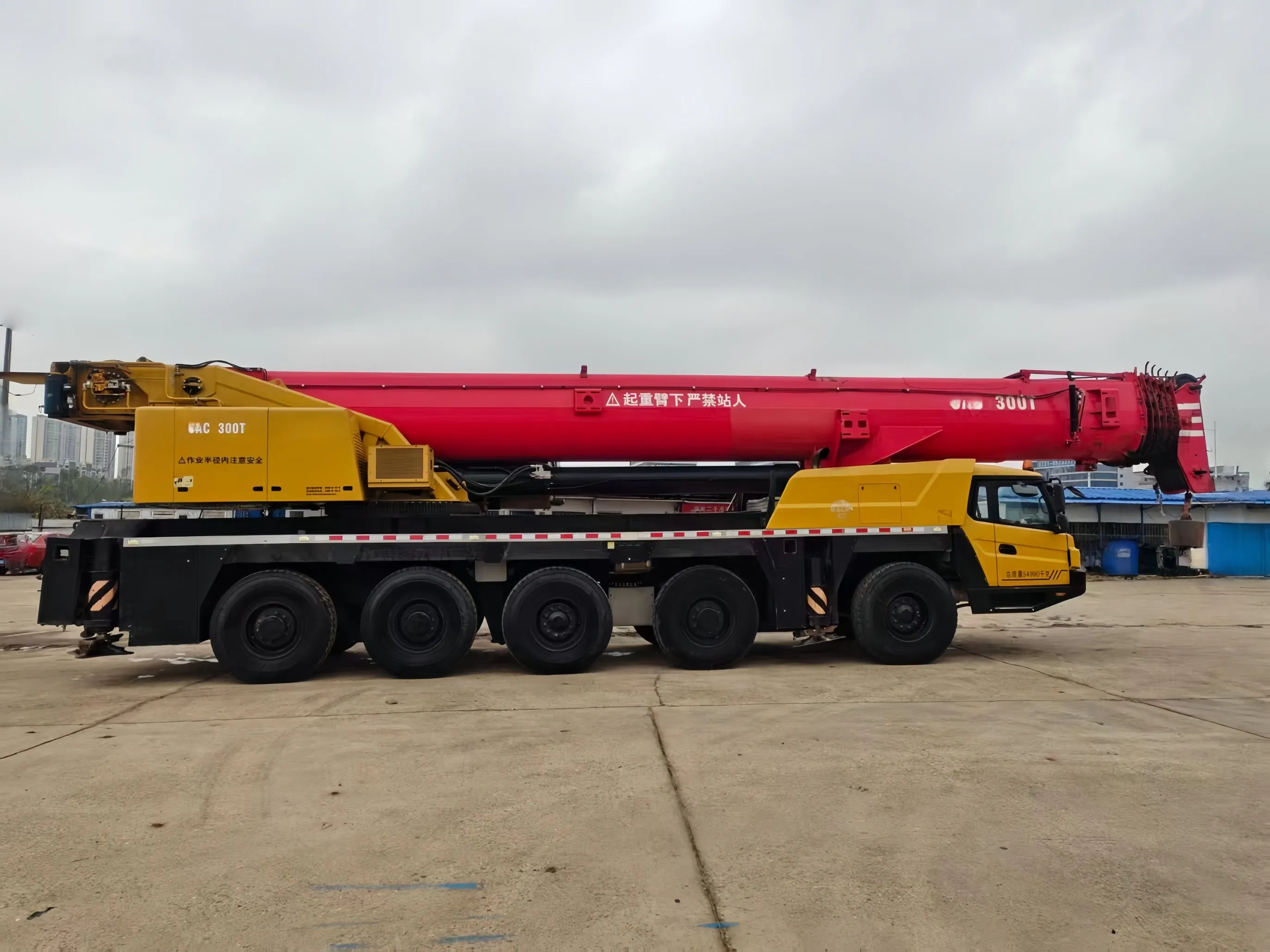 Vender el 75 brazo principal del medidor y 54.5-Ton contrapeso del 2021 modelo San_Y Sac1300t2 grúa todo terreno usada