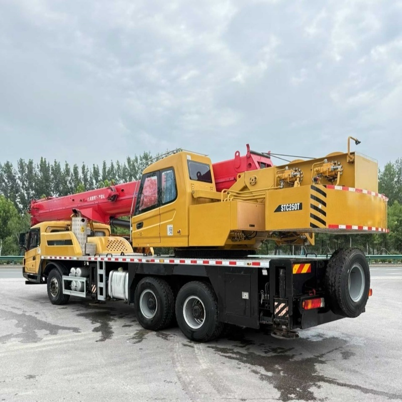 Grúa de camión móvil de pluma de 25 toneladas usada, bien mantenida, lista para el envío