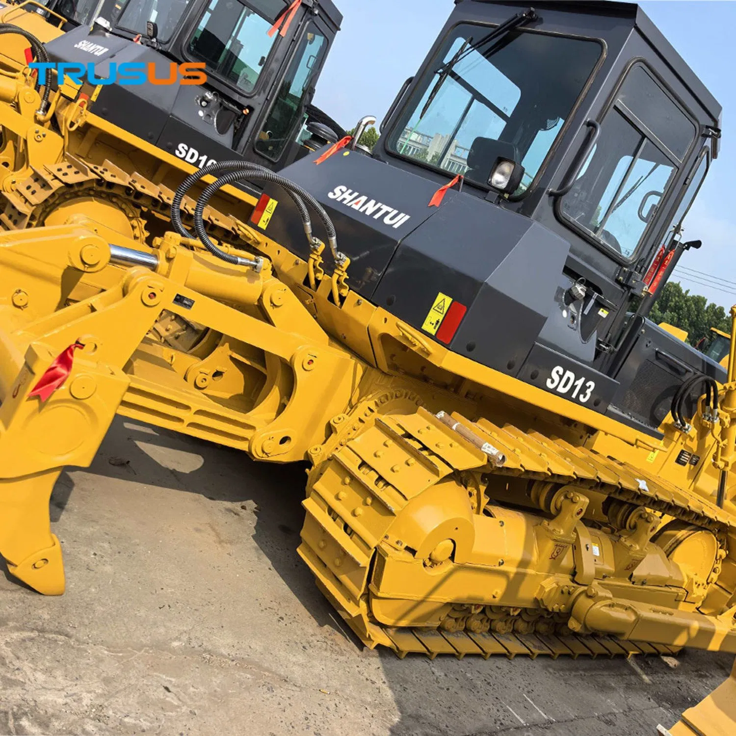 Bulldozer de tipo pista de pantano usado para construcción en terreno blando