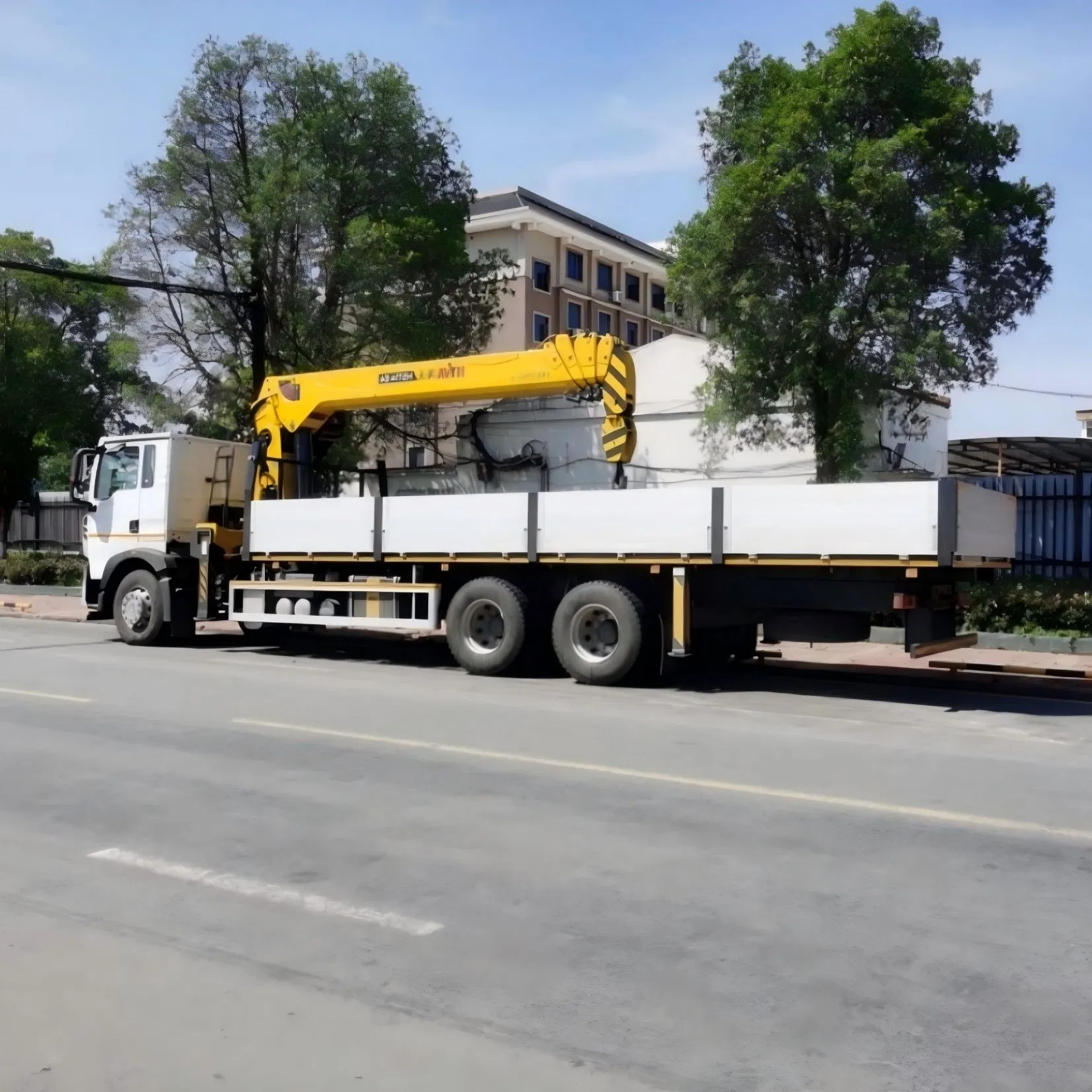 Grúa montada en camión HOWO 6X4 usada con 351-450HP motor 12-Ton capacidad para operación en todo terreno