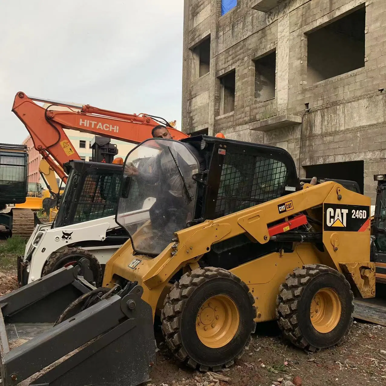 Usado 4X4 Tracción delantera de oruga mini cargadora de orugas Cat246D Cat246c cargadora de orugas con cubo de cargadora de orugas