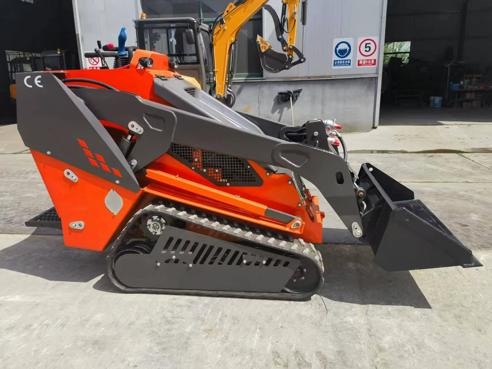 TUV RoHS Usado 50HP 75HP 1000kg 1200kg 700kg Minicargador de Orugas de Goma Cargadora de Gasolina para Granja Piezas Robusta Precio a la Venta