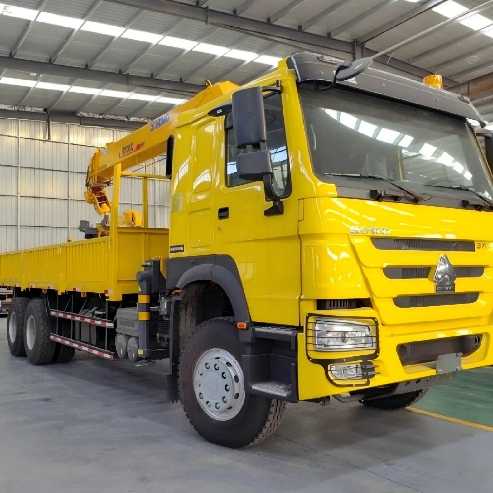 Grúa montada en camión HOWO 6X4 usada con 351-450HP motor 12-Ton capacidad para operación en todo terreno