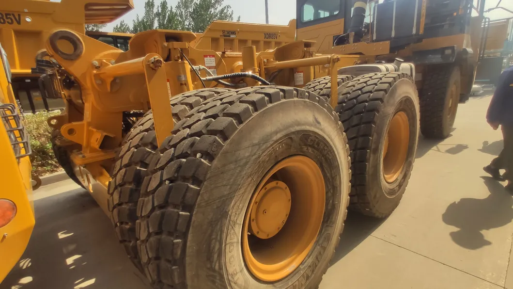 Detalle del camión de minería rígido de tres ejes 3
