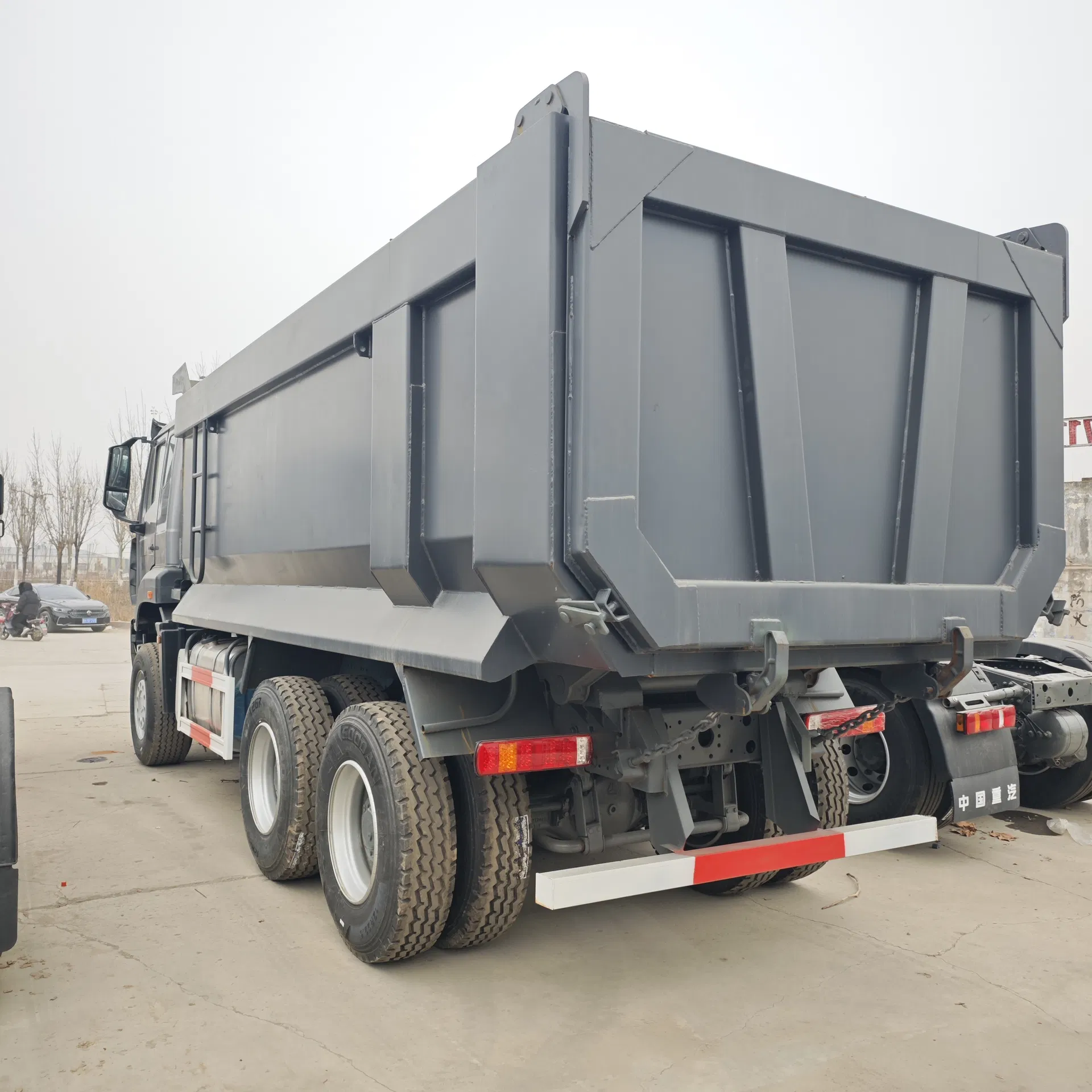 Camión volquete rígido diesel HOWO usado para construcción