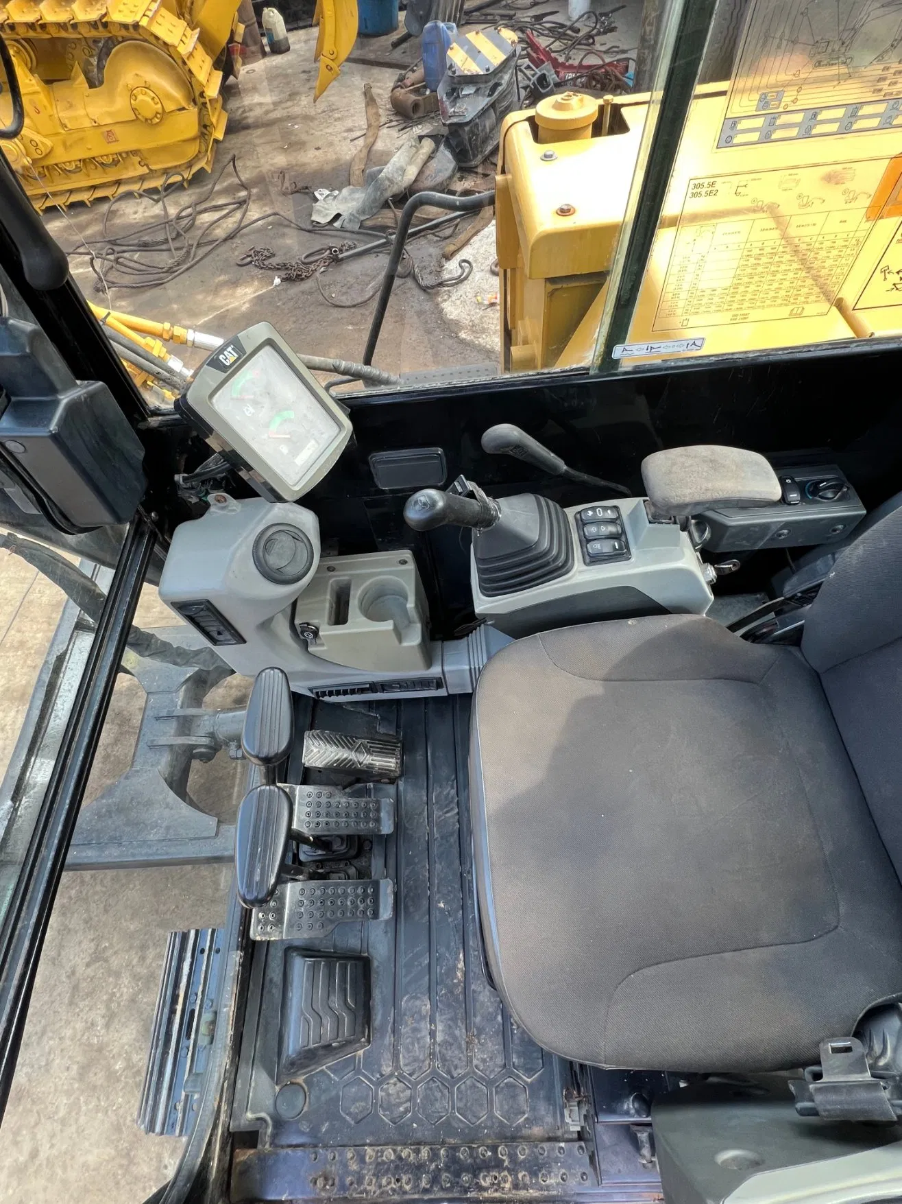 Buena Calidad Usada 5 Tonelada Mini Excavadora Cat305.5e2 Pequeña Excavadora Precio Barato en Venta en Shanghái China