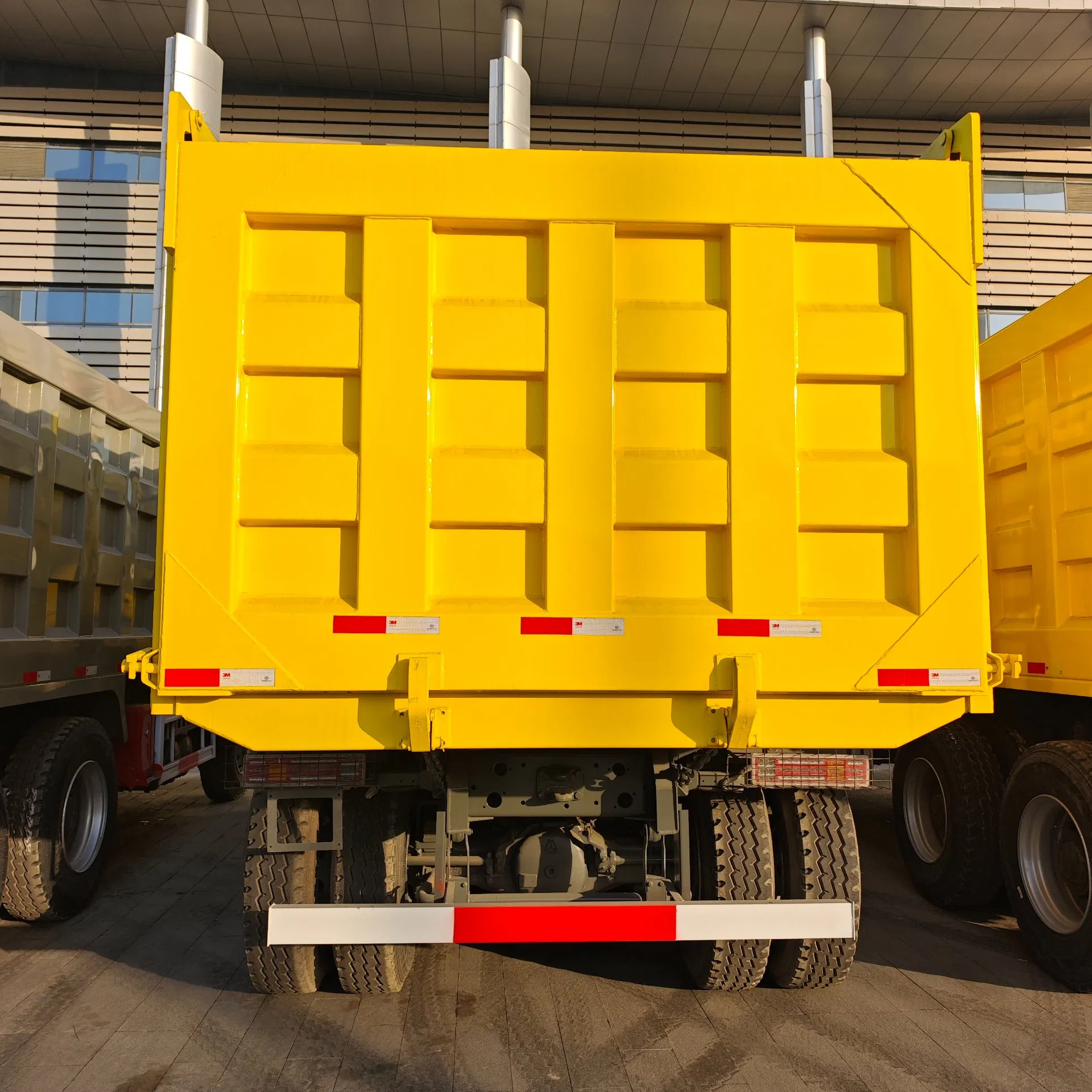 Camión volquete rígido HOWO usado a gas natural comprimido para transporte minero