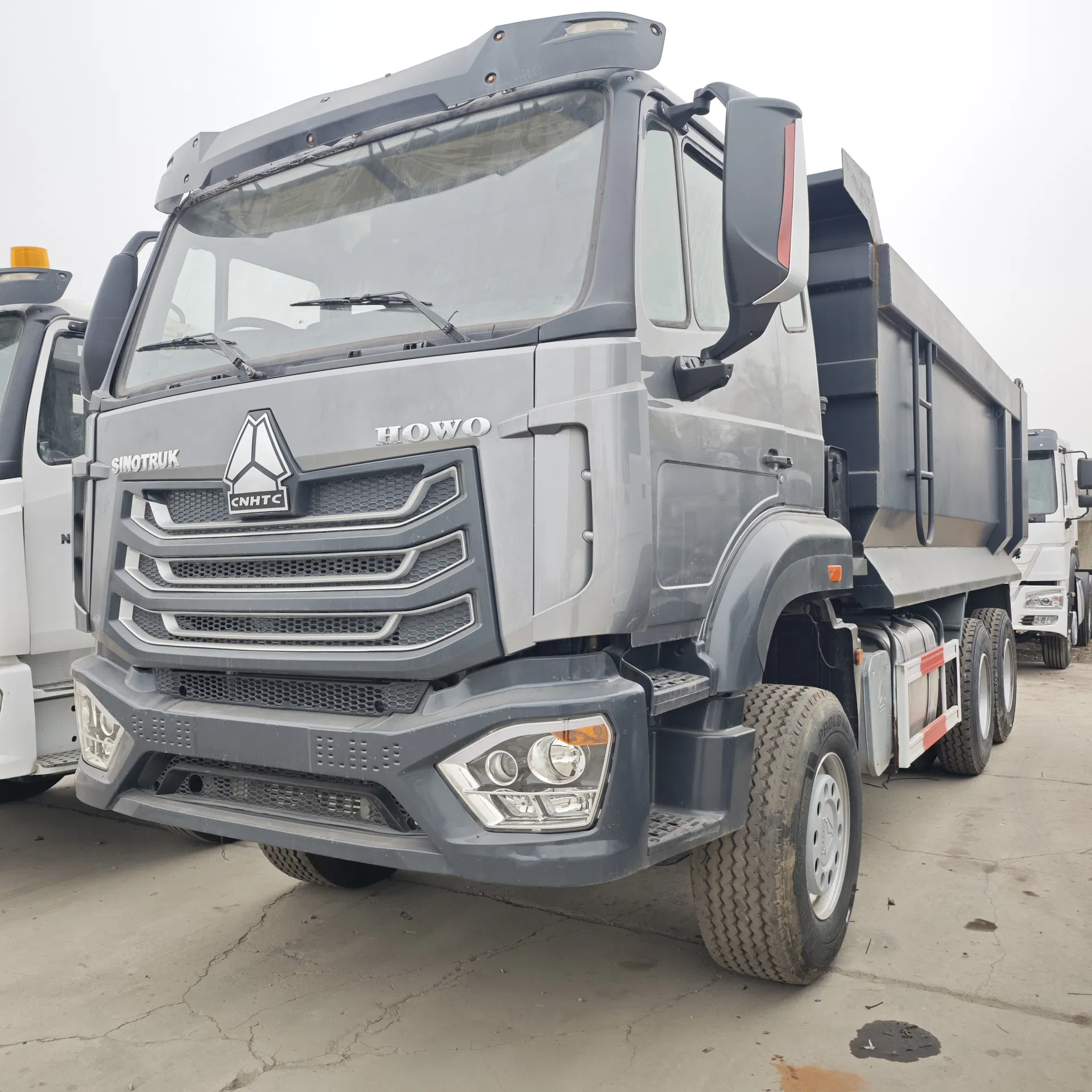 Camión volquete rígido diesel HOWO usado para construcción