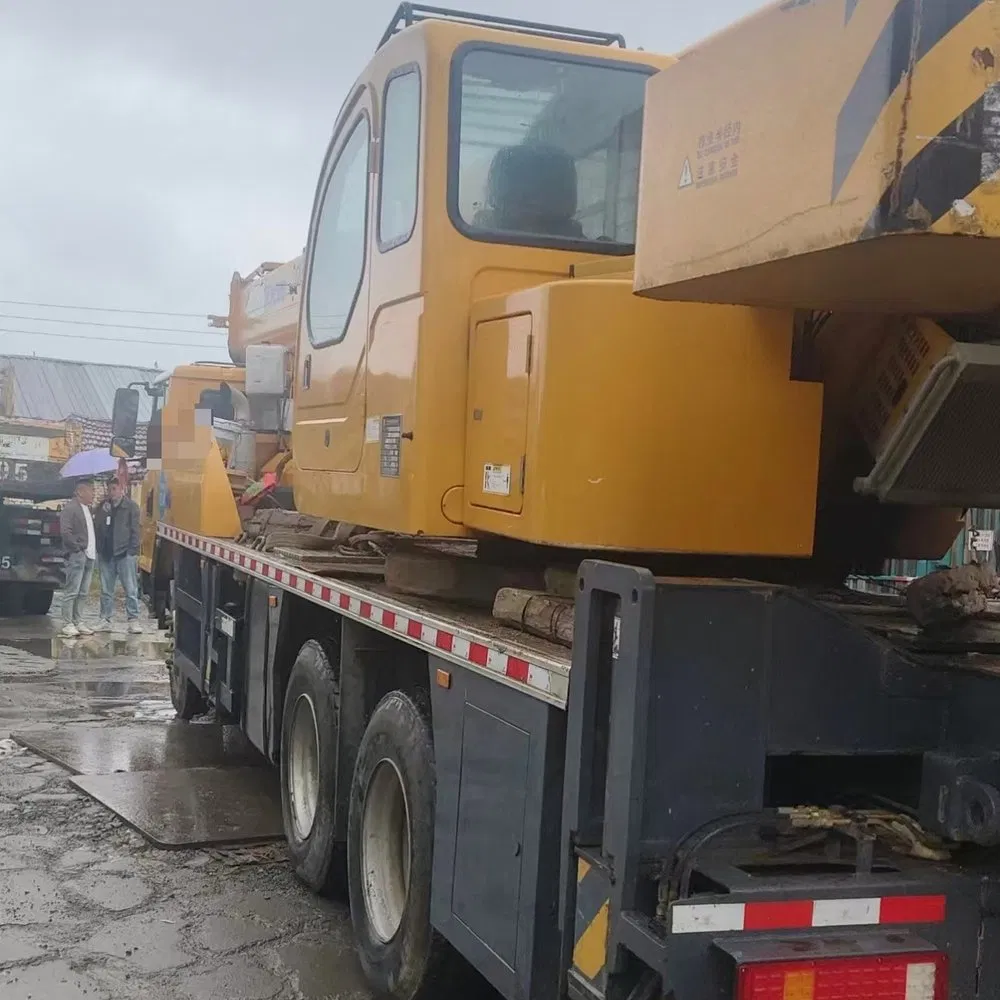 Qy25K5d 30t Grúa de camión con pluma telescópica usada para izaje de palas de turbina eólica