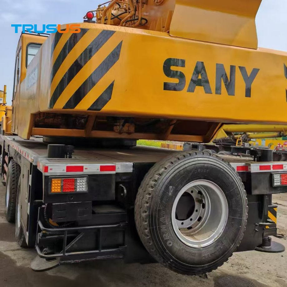 Grúa de camión usada confiable para construcción