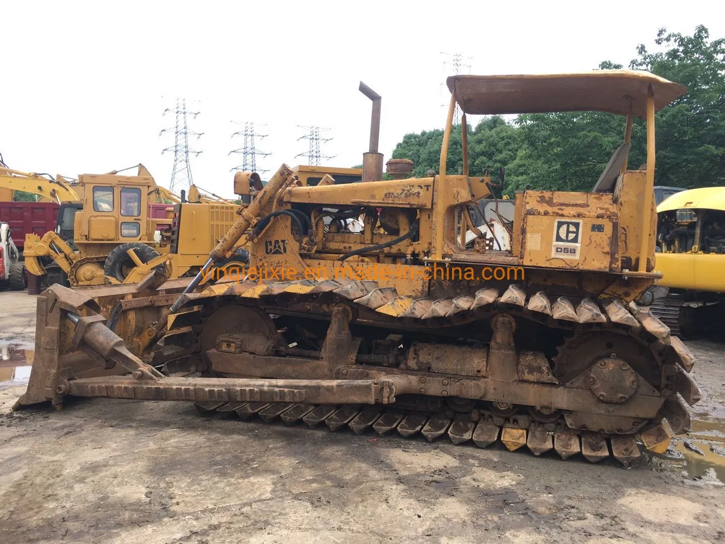 Gato usado D5b mini bulldozer con zapato de pista de pantano en venta