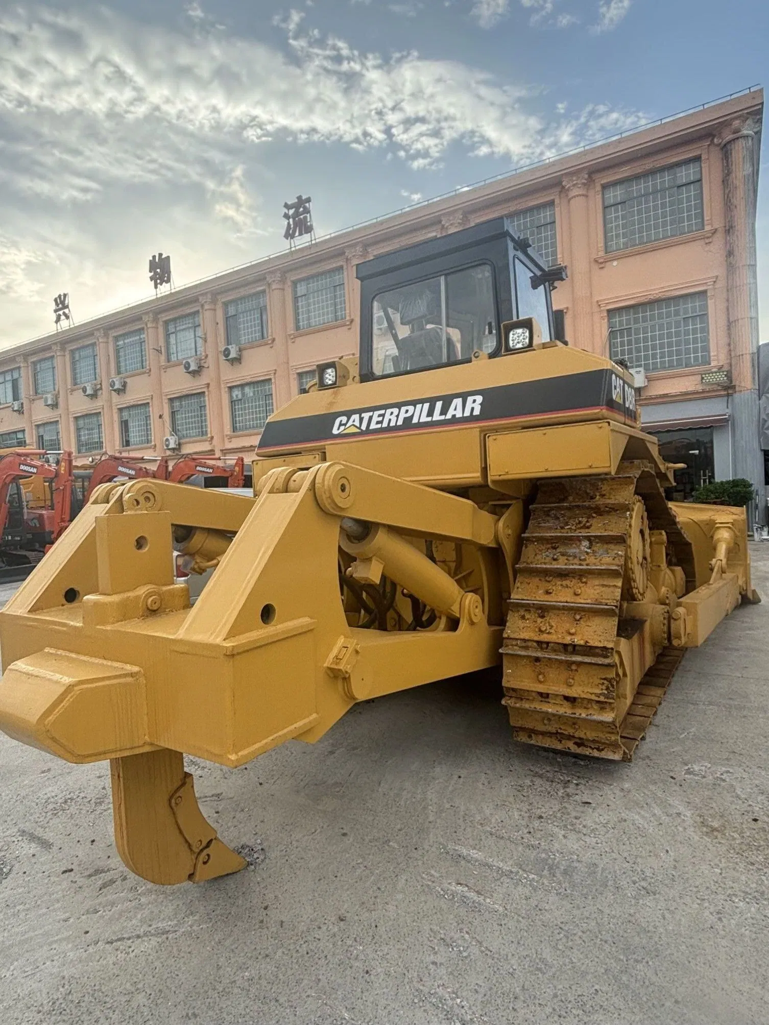 Bulldozer Caterpillar de segunda mano D8r Bulldozer de orugas usado Caterpillar D6 D7r D7g Bulldozer usado de marca original Japón D8r D7 D7g D6r Bulldozer