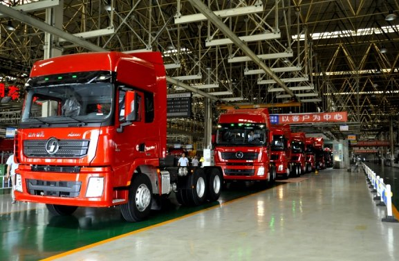 Camión volquete de marco rígido configurado a medida y eficiente en combustible para construcción de carreteras
