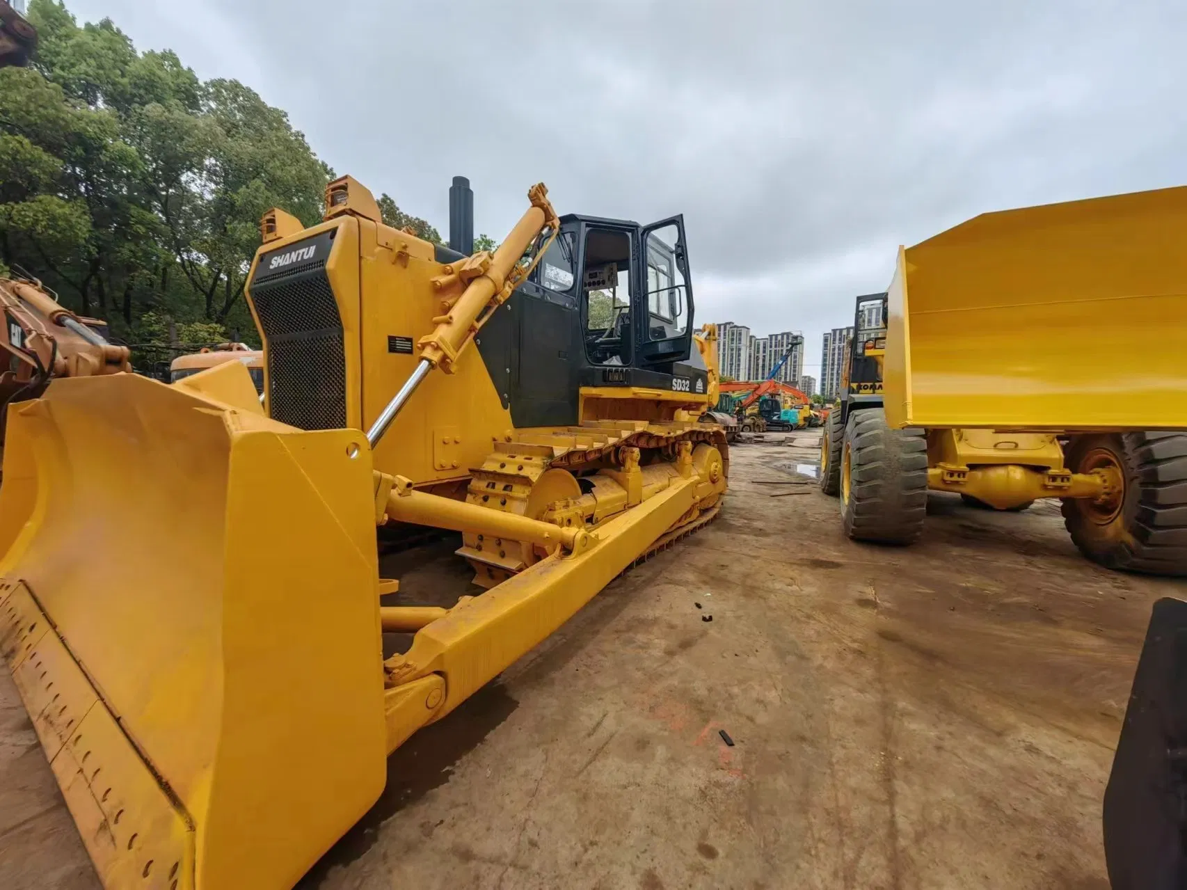 Bulldozer de orugas Shantui usado SD32. Año 2022