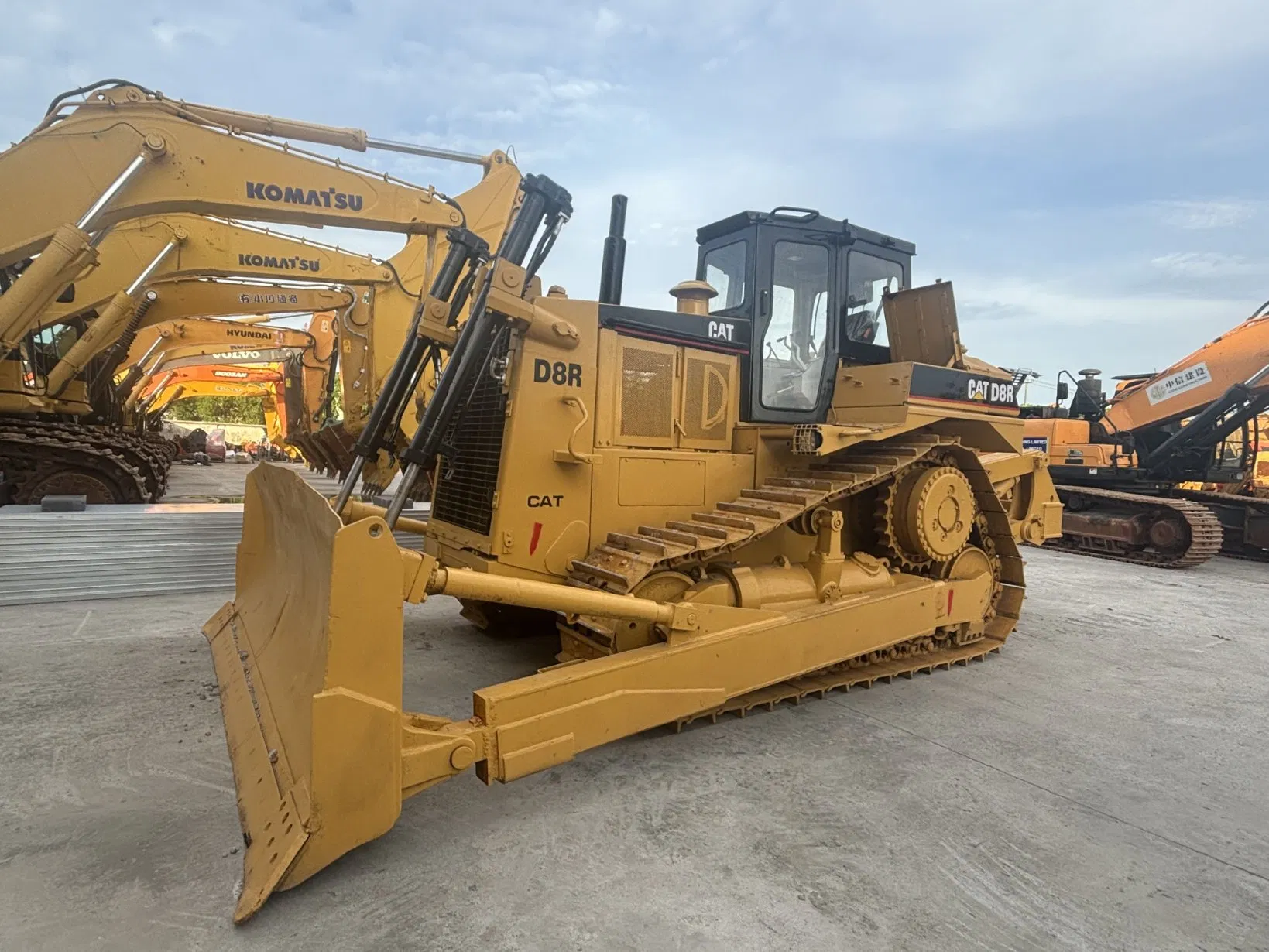 Bulldozer Caterpillar de segunda mano D8r Bulldozer de orugas usado Caterpillar D6 D7r D7g Bulldozer usado de marca original Japón D8r D7 D7g D6r Bulldozer