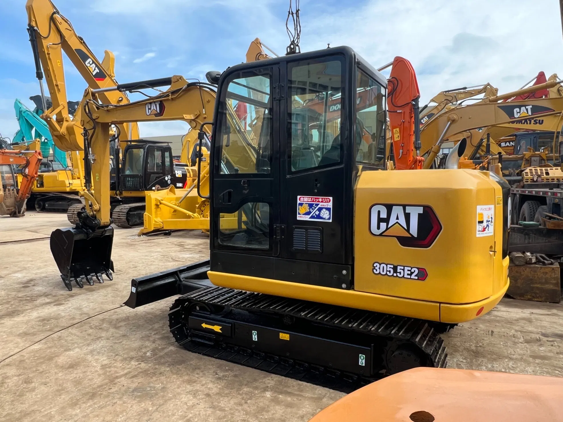 Buena Calidad Usada 5 Tonelada Mini Excavadora Cat305.5e2 Pequeña Excavadora Precio Barato en Venta en Shanghái China