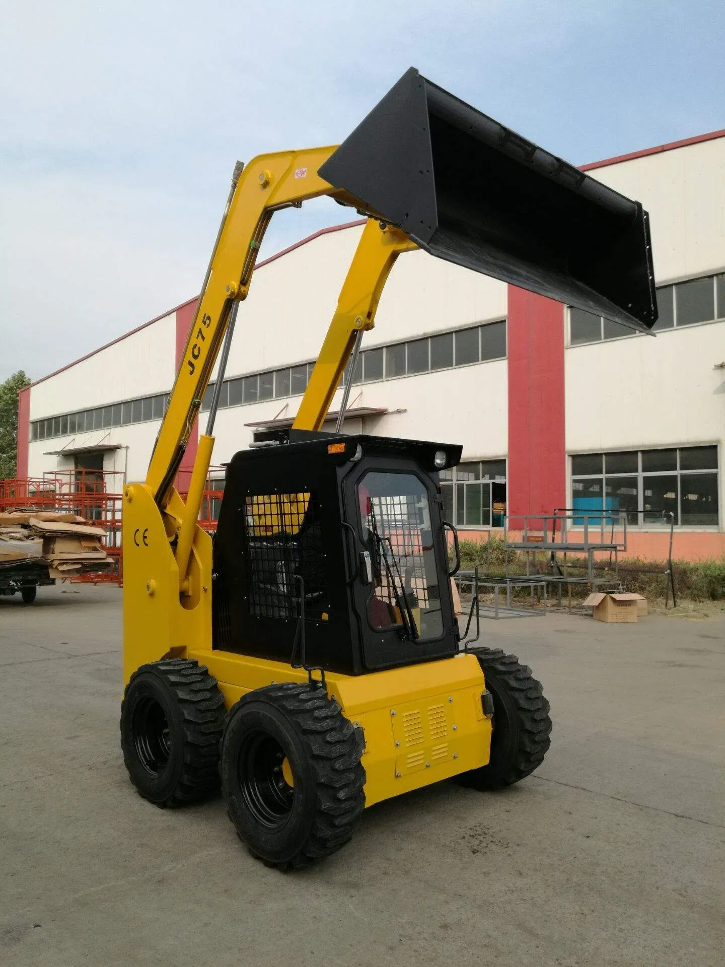 ISO RoHS EPA Usado 85HP 65HP 700kg 1000kg 1200kg Pequeña Cargadora de Orugas Diésel de Skid Steer para Granja Jardín de Alta Eficiencia con Accesorio de Cubo