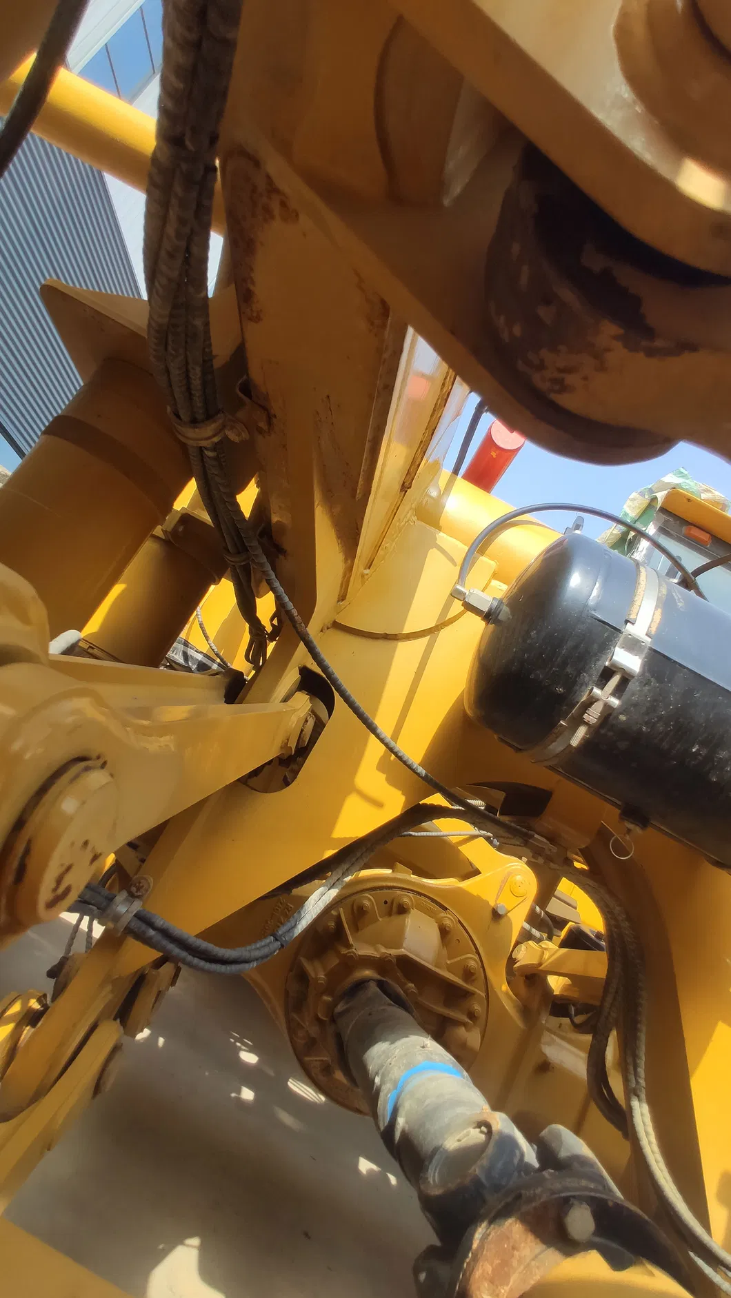 Detalle del camión de minería rígido de tres ejes 8