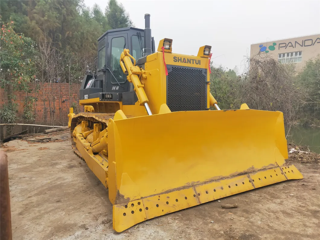Bulldozer empujando tierra