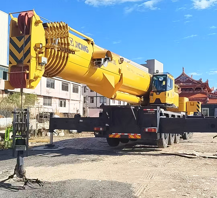 XCMG Oficial Xca130L8_2 Grúa Todo Terreno 2024 Años Usados 130ton Grúa Móvil de Camión