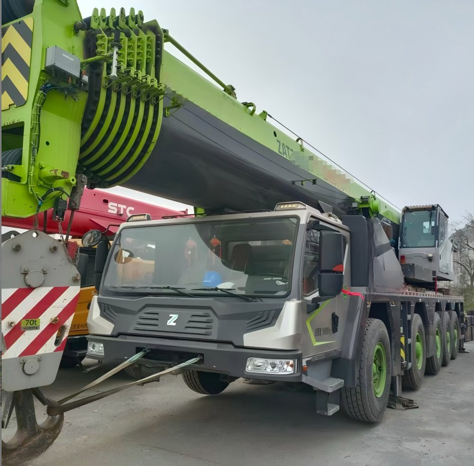 Used 200 Ton All Terrain Crane 2022 Year 1300 Hours Zoomlion Zat2000V863