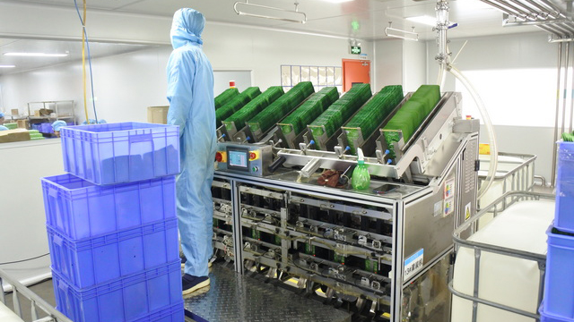 Kofi Beauty precision filling process for skincare product containers