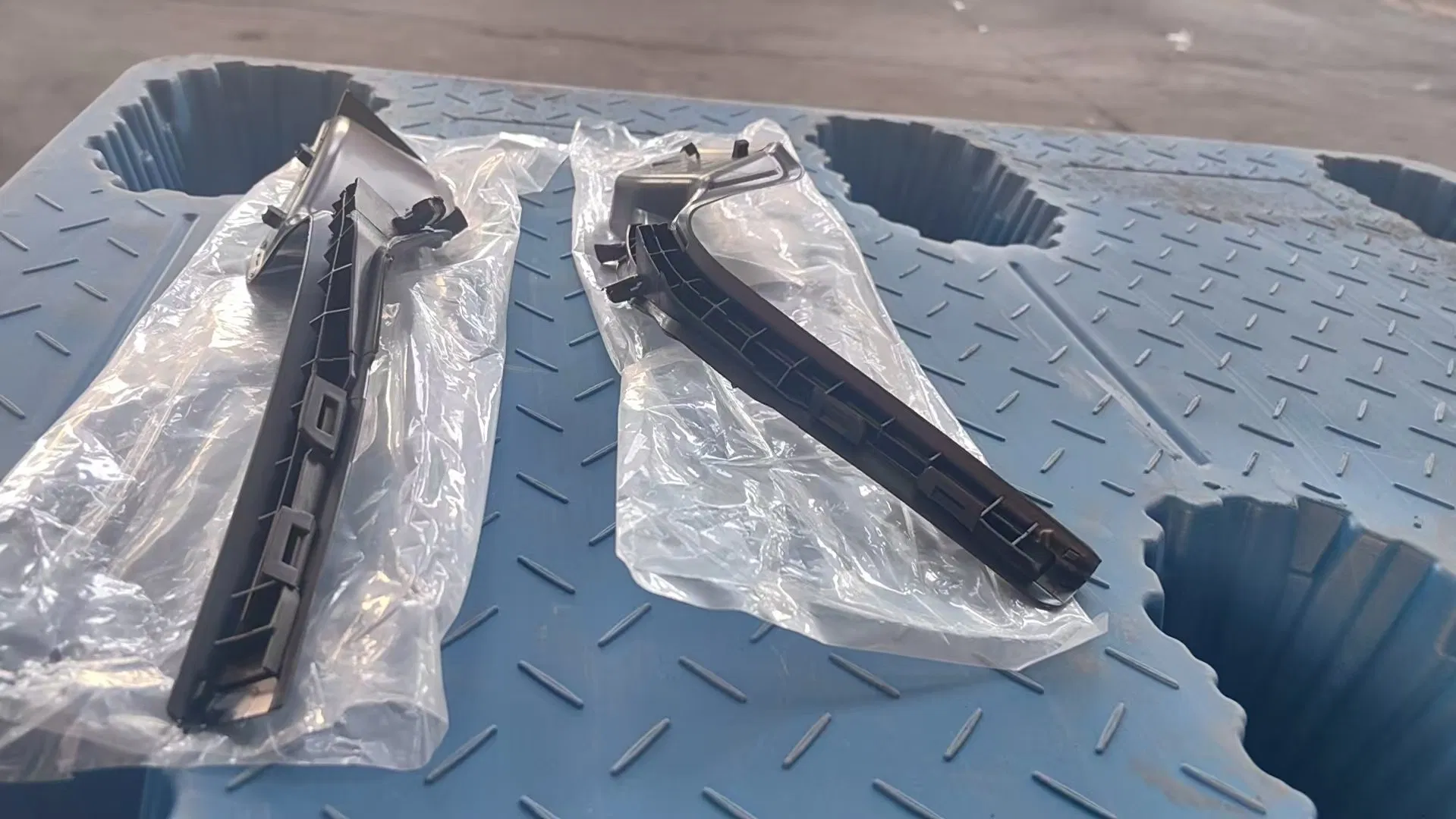 Czjf New Body Parts Car Accessories Wiper Deflector for Toyota RAV4 2020 OE 538660r070 538670r070