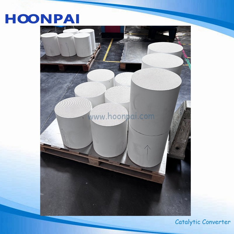 Car Parts Ceramic Substrate SCR Doc DPF Diesel Filter Catalyst Converter for Truck Exhaust System